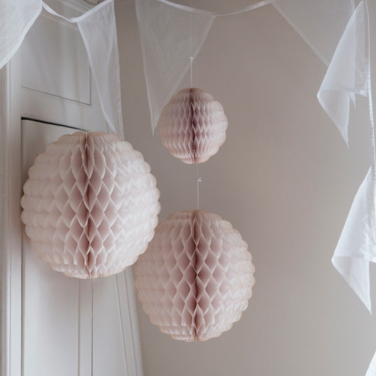 scalloped honeycomb paper decoration